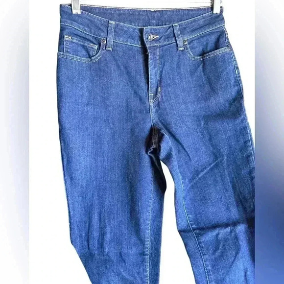 L.L. Bean Size 8 favorite fit denim jeans. EUC - Picture 5 of 16